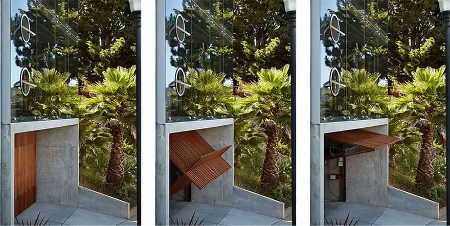 Garage d’architecte, avec une porte automatisée tout à fait design ©Craig Steely