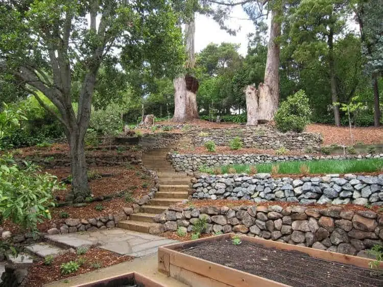 Terrazzamenti giardino: tutto quello che devi sapere per livellare il tuo terreno Travaux-terrassement-2