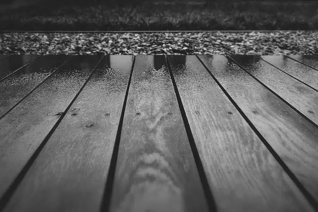 terrasse en bois sombre